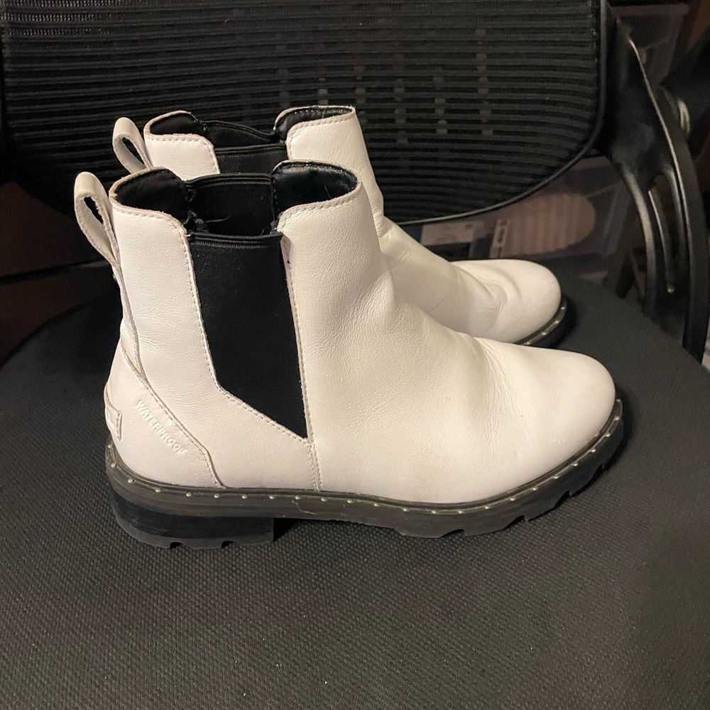 Sorel Lennox Chelsea White Leather Ankle Boots Lug Sole 9.5